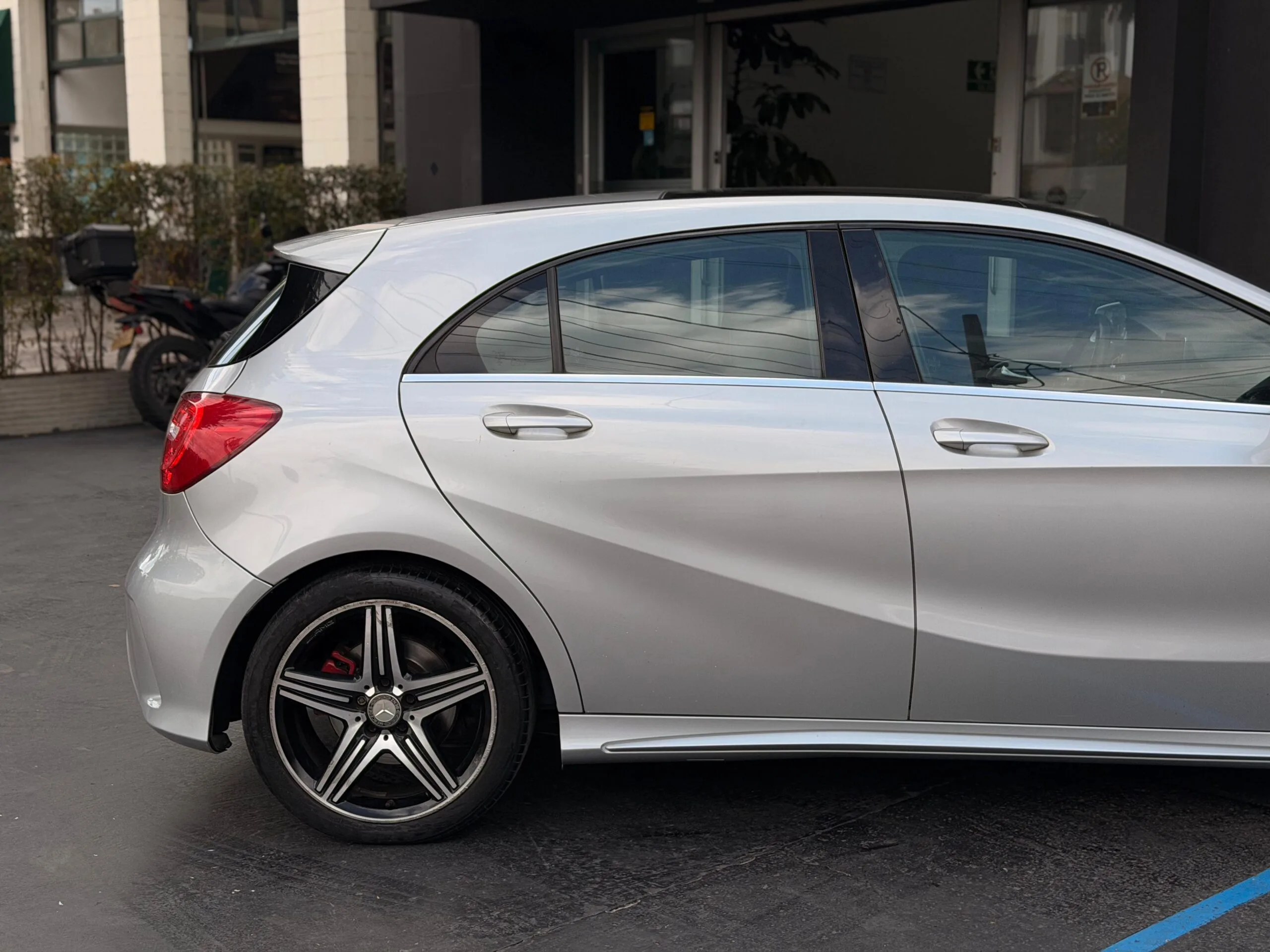 09cfa9ff-13f6-4d01-b9cc-5407bd6a6346