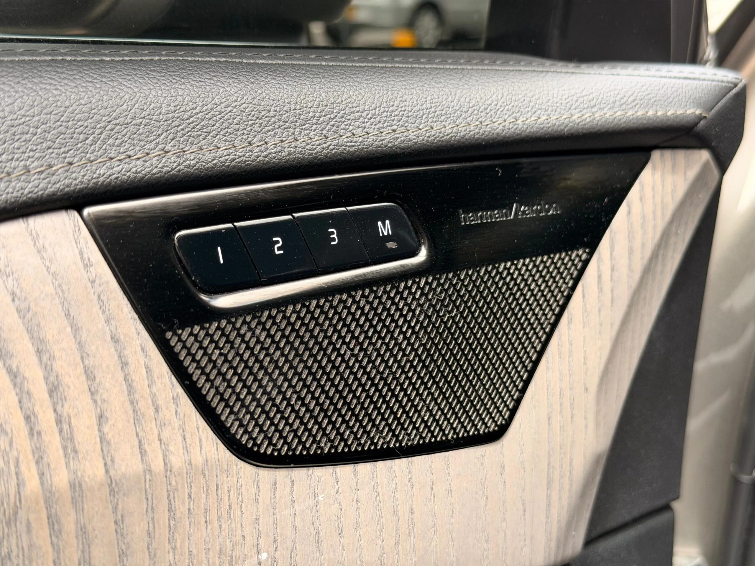 1259b572-62b2-4a90-b01f-021272e9c02d