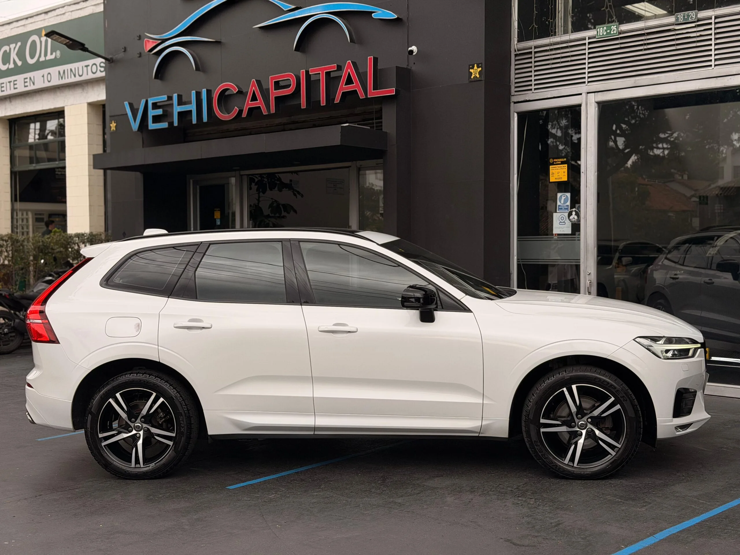 d8ad51b4-d2cb-40ea-a403-7513678367ef